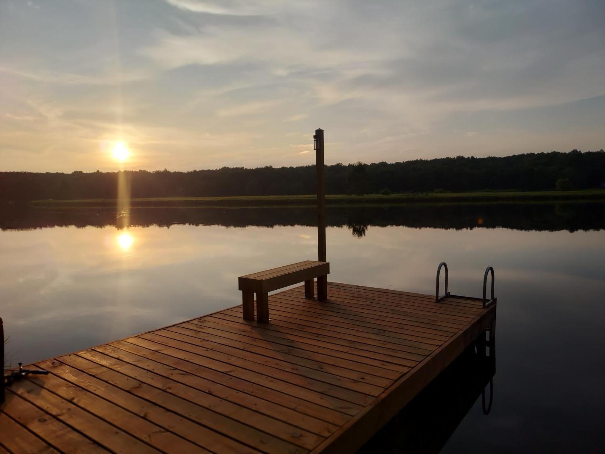 Poconos Brand New Lakefront Oasis 1 Acre, Hottub Gameroom Firepits Talk About Privacy Albrightsville Ngoại thất bức ảnh