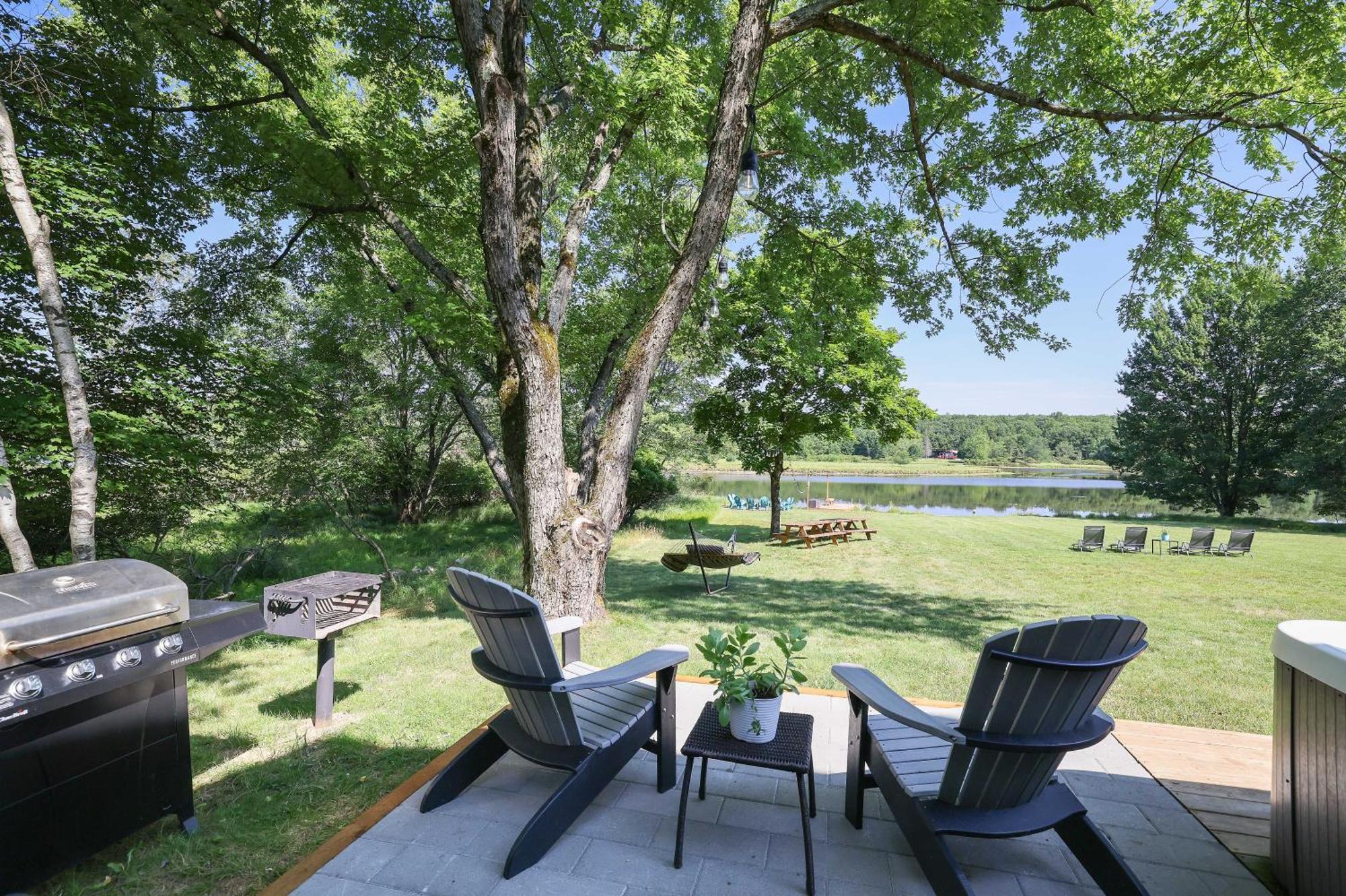 Poconos Brand New Lakefront Oasis 1 Acre, Hottub Gameroom Firepits Talk About Privacy Albrightsville Ngoại thất bức ảnh