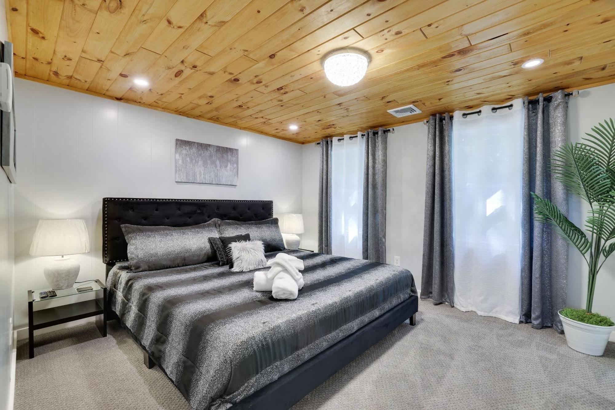Poconos Brand New Lakefront Oasis 1 Acre, Hottub Gameroom Firepits Talk About Privacy Albrightsville Ngoại thất bức ảnh