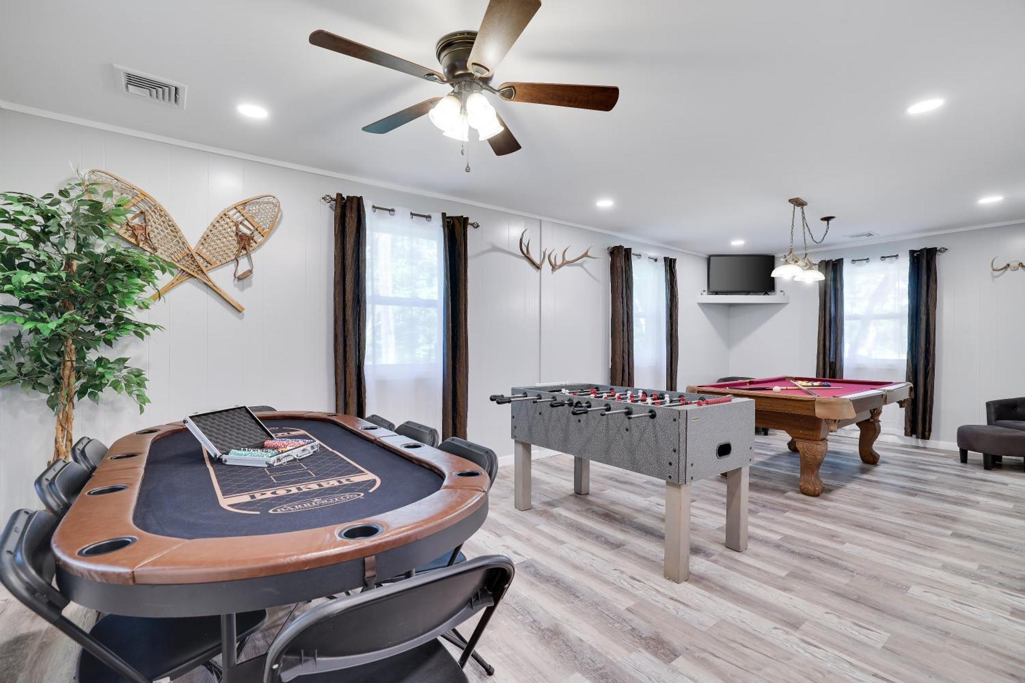 Poconos Brand New Lakefront Oasis 1 Acre, Hottub Gameroom Firepits Talk About Privacy Albrightsville Ngoại thất bức ảnh