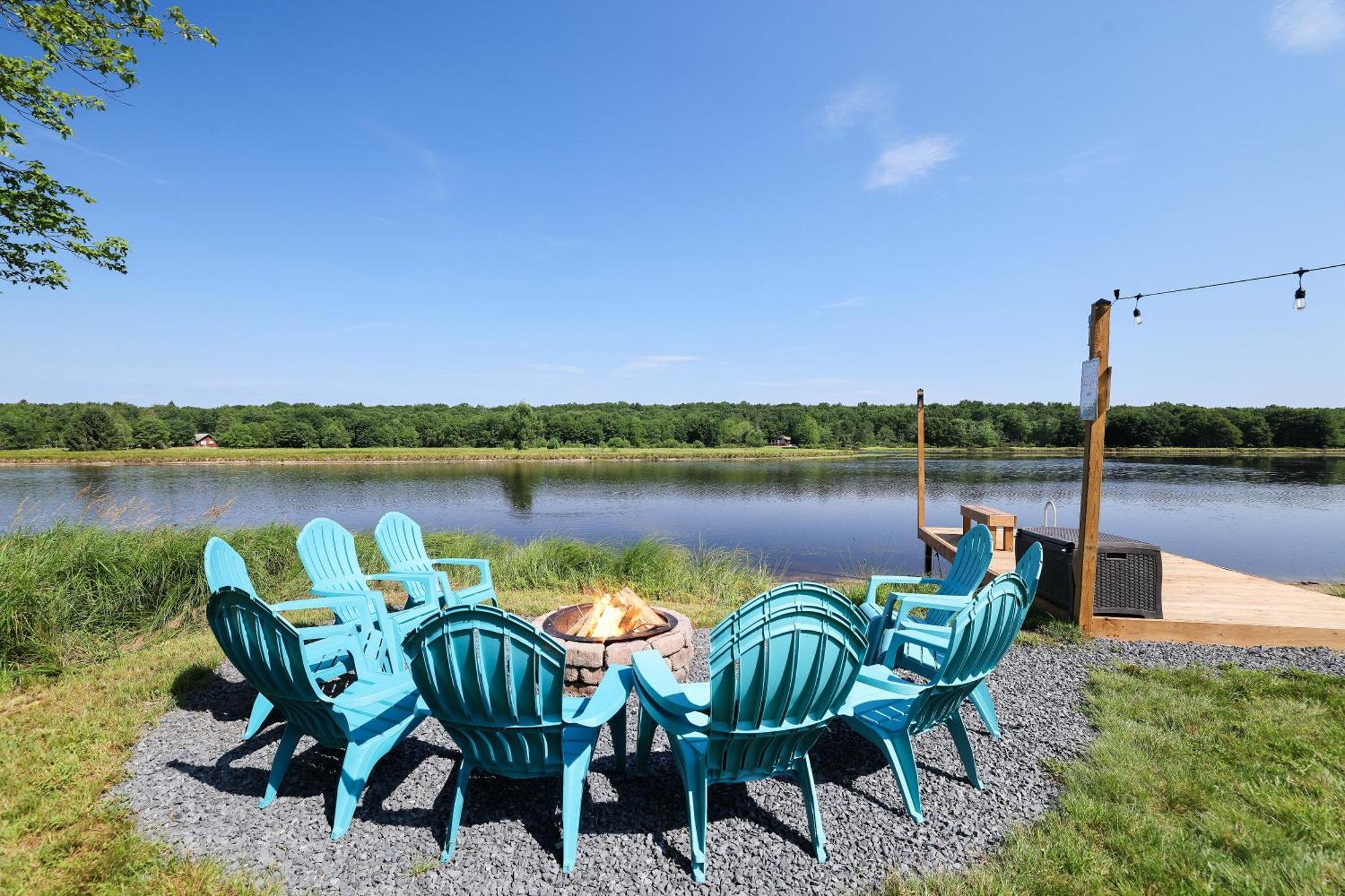 Poconos Brand New Lakefront Oasis 1 Acre, Hottub Gameroom Firepits Talk About Privacy Albrightsville Ngoại thất bức ảnh